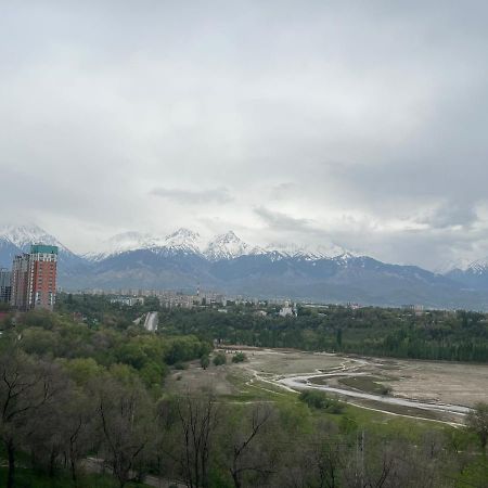 Апартаменты С Этническими Мотивами С Видом На Горы Almaty Extérieur photo